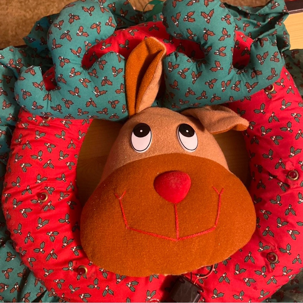 Plush Reindeer Wreath Toy - Red and Green